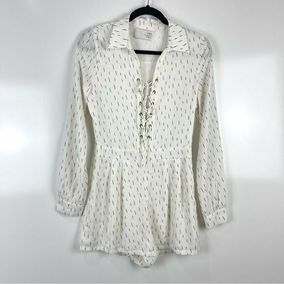 J.O.A. Los Angeles Revolve Long Sleeve Lace Up Shorts Romper Women's Size Small - Picture 1 of 10